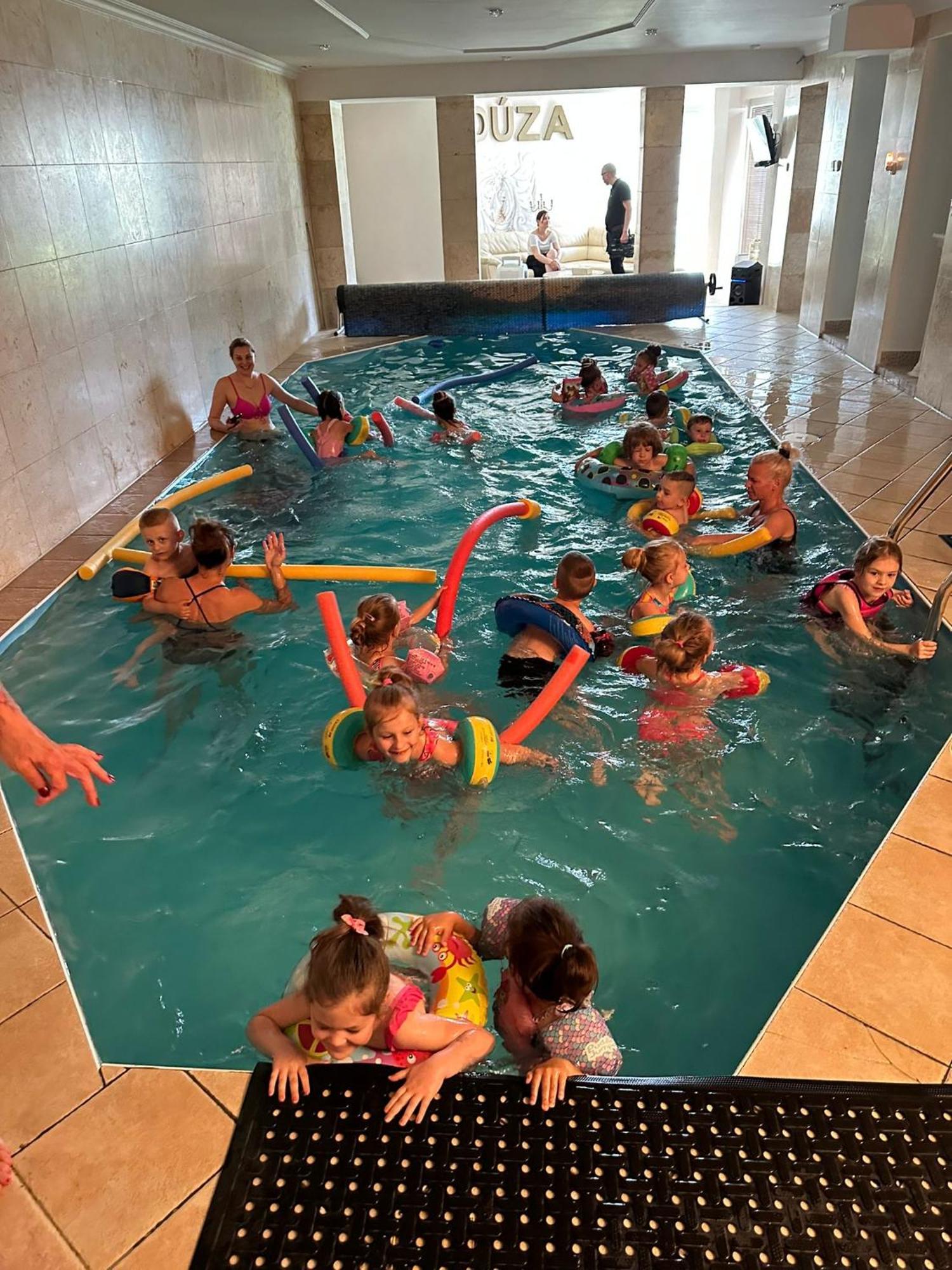 Meduza Wellness Spa S Ubytovanim 흘로호베츠 외부 사진
